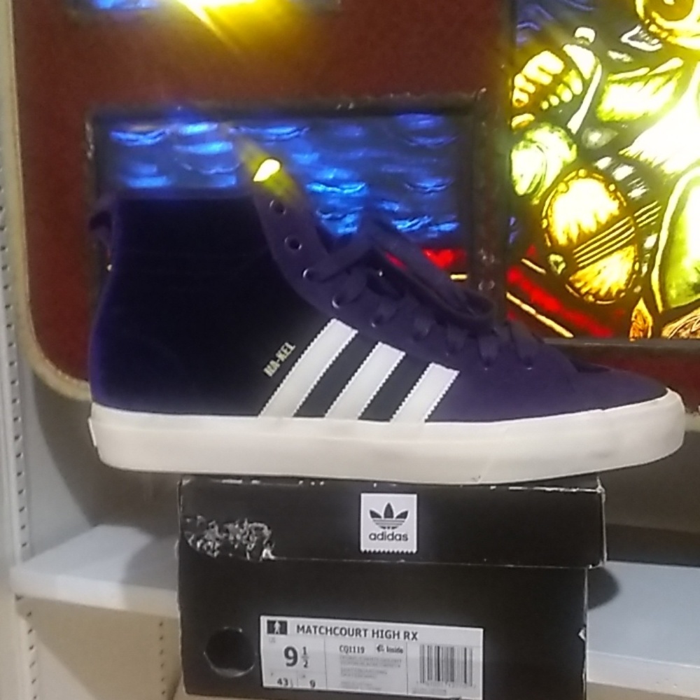 Adidas hi-tops. Like new. Fly too.
